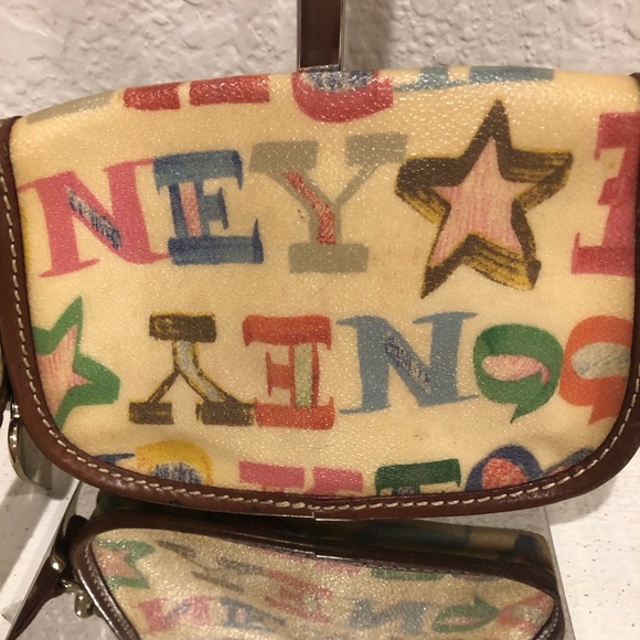 Dooney & Bourke Vintage Wristlet - Picture 2 of 7